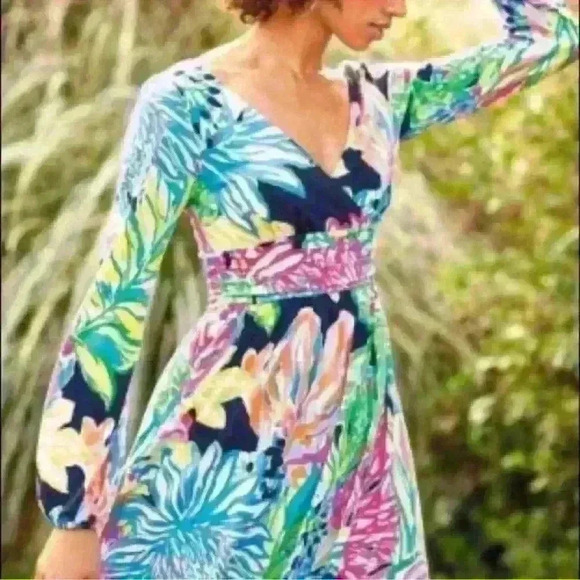 Lilly Pulitzer Fleur Dress Medium in Resort Navy Travelers Palm Item#B4 - Picture 1 of 7